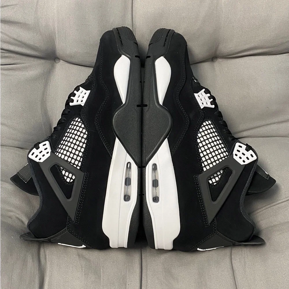 Air Jordan 4 Retro 'White Thunder